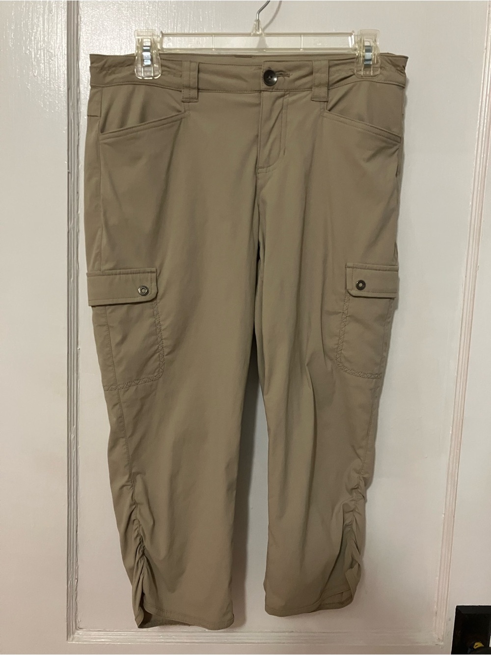 Eddie Bauer Women Khaki Cargo Capris with Ruched Hem size 4